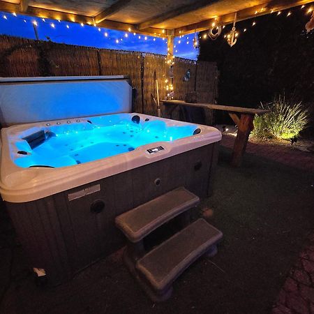 De Corner Van Zeeland Met Jacuzzi Sint Annaland Exteriör bild
