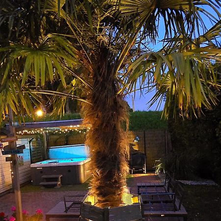De Corner Van Zeeland Met Jacuzzi Sint Annaland Exteriör bild