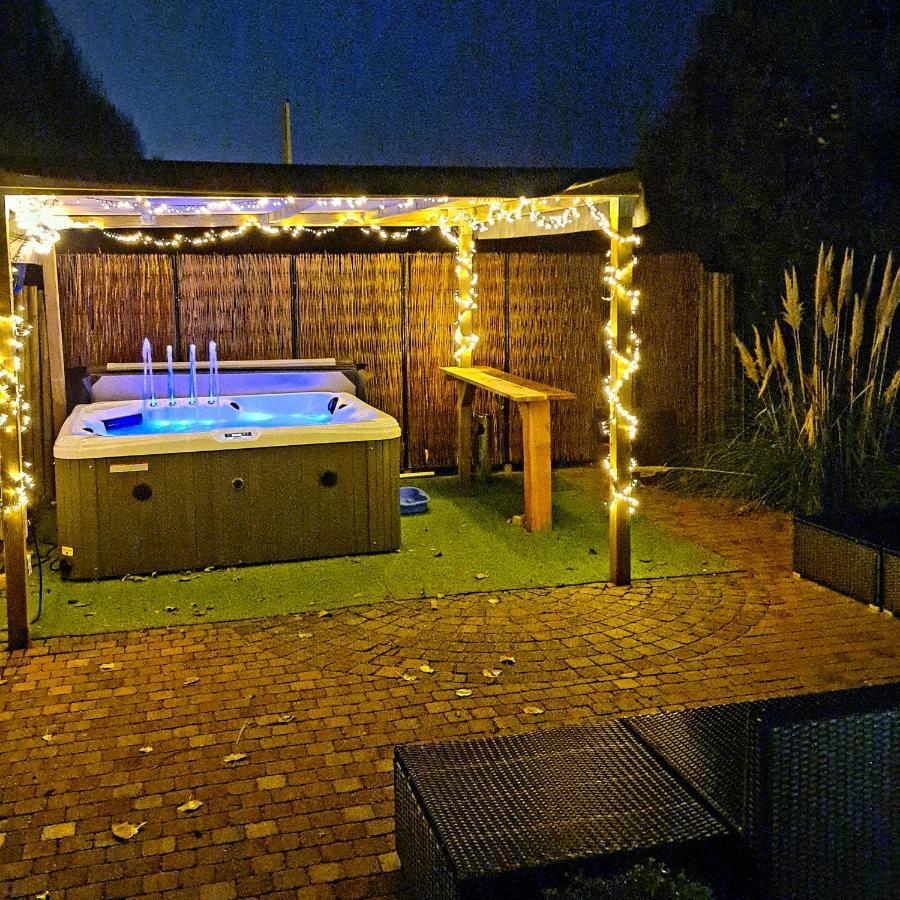 De Corner Van Zeeland Met Jacuzzi Sint Annaland Exteriör bild