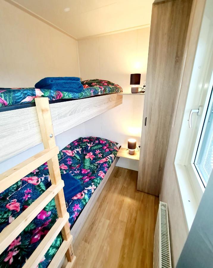 De Corner Van Zeeland Met Jacuzzi Sint Annaland Exteriör bild