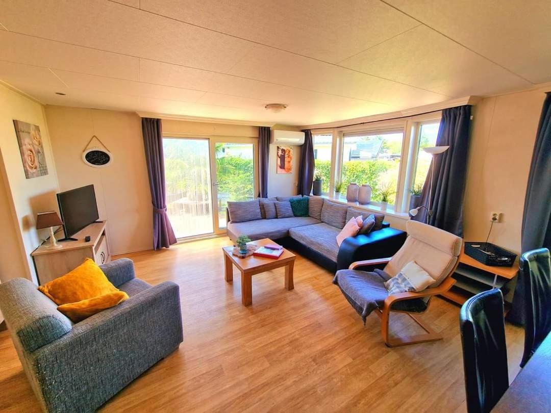 De Corner Van Zeeland Met Jacuzzi Sint Annaland Exteriör bild
