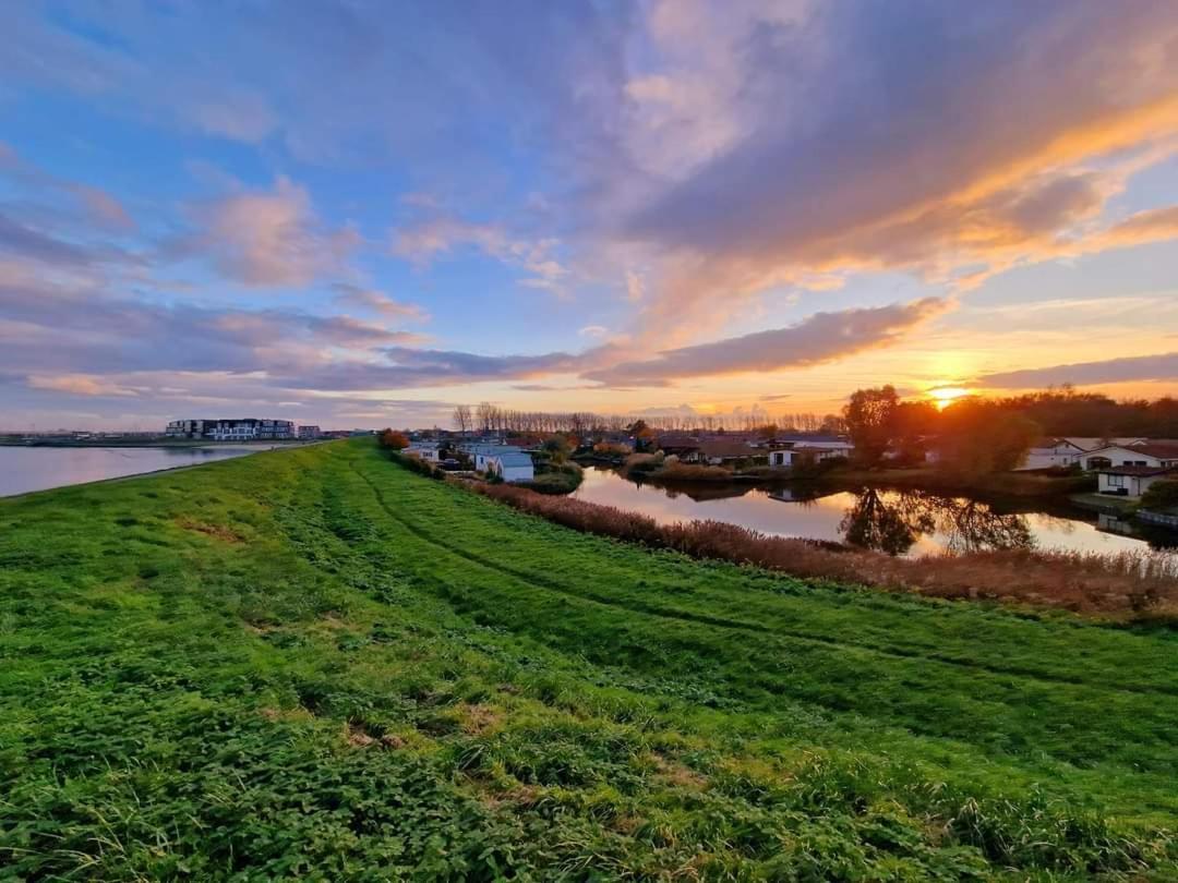 De Corner Van Zeeland Met Jacuzzi Sint Annaland Exteriör bild